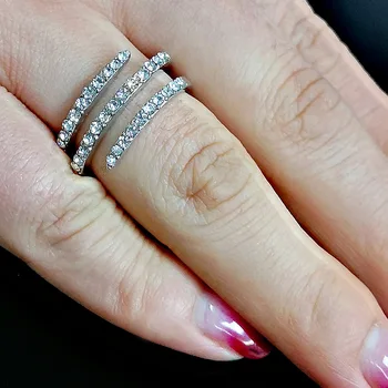 LETAPI Aranyos Nő Teljes CZ Kő Ujj Gyűrű Luxus Ezüst Színű Eljegyzési Gyűrű Színes Cirkon Gyűrűk Nő